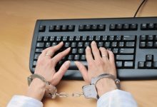 قوانين الجرائم الإلكترونية وسيلة لإسكات المعارضين