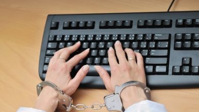 قوانين الجرائم الإلكترونية وسيلة لإسكات المعارضين